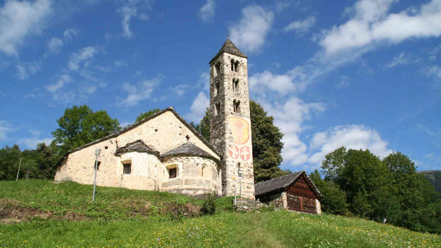 Il mistero delle chiese a due absidi