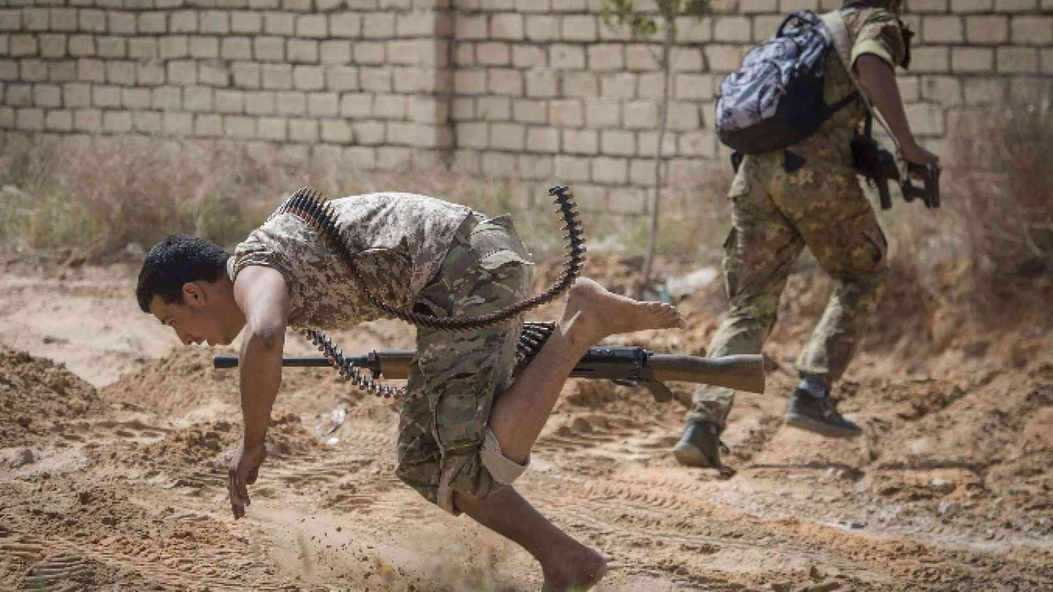 Libia, bombe e barconi. Doppio ricatto all'Italia. Con l'appoggio di Malta