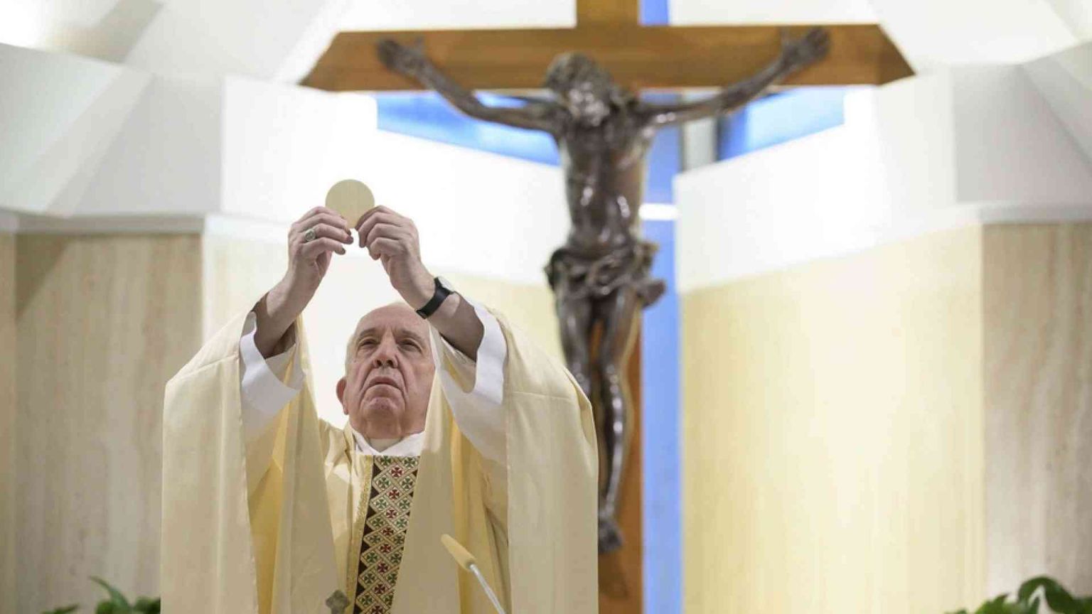 Il Papa: dal 19 maggio stop alla Messa in Santa Marta in diretta radio e tv