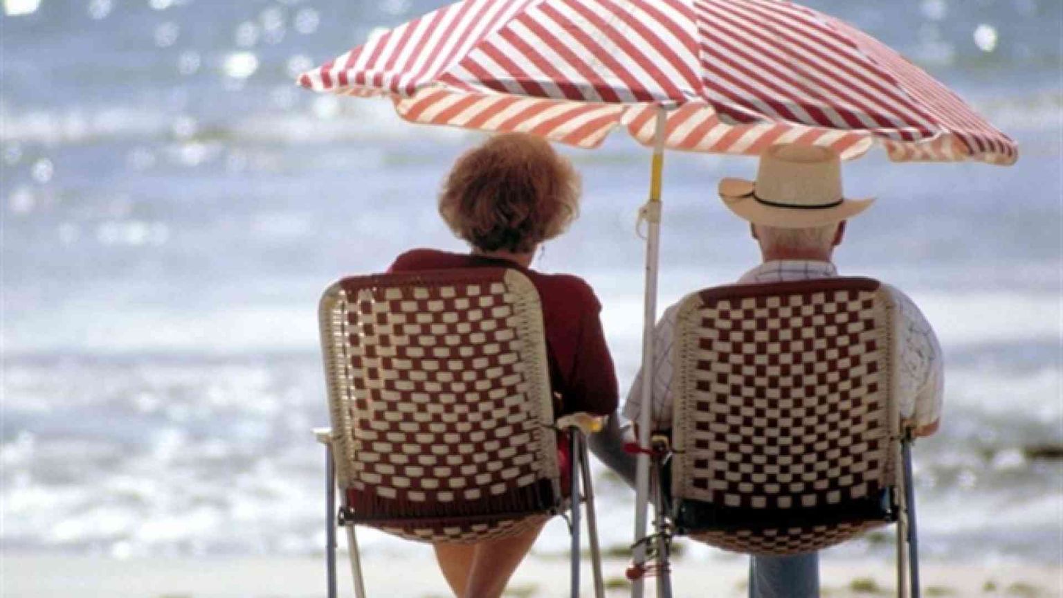 Vacanze estive con la giusta distanza. Le Regioni riaprono le spiagge