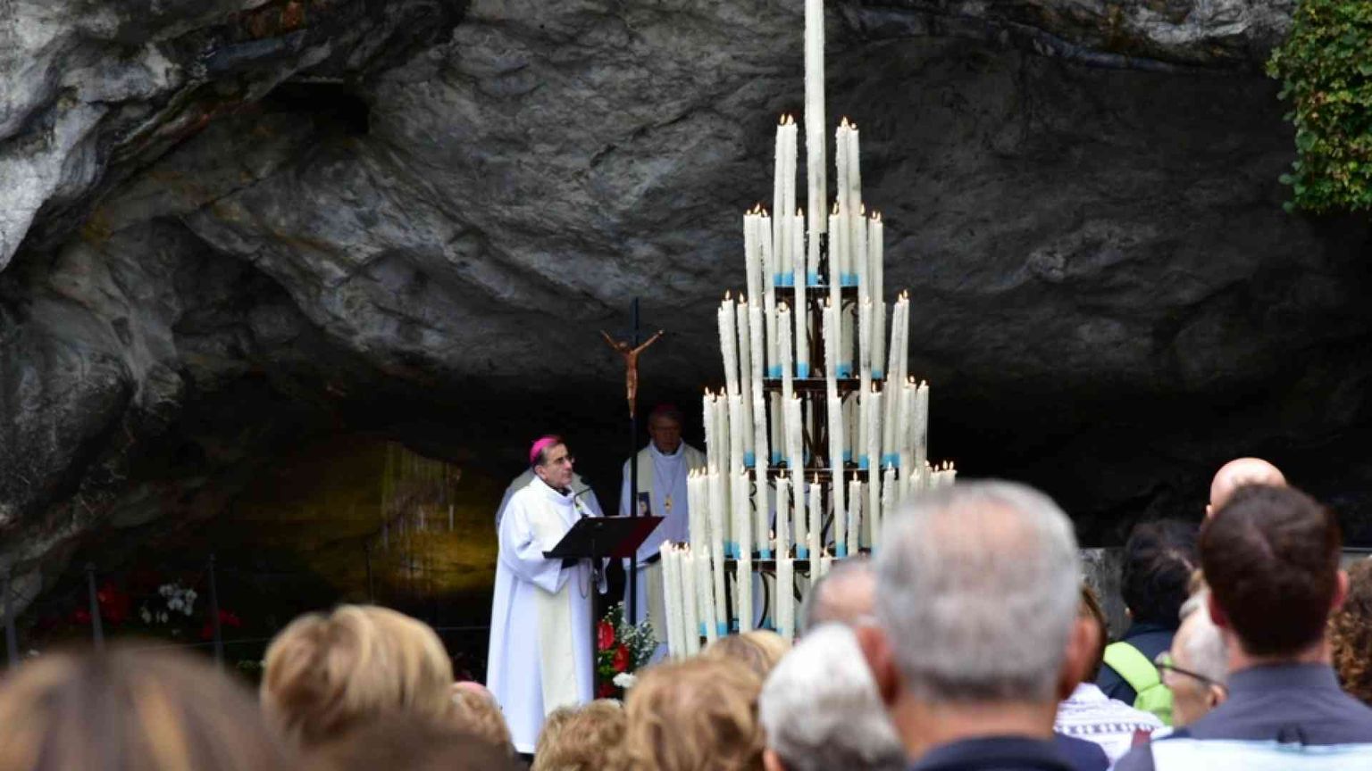 Riapre (parzialmente) il Santuario di Lourdes