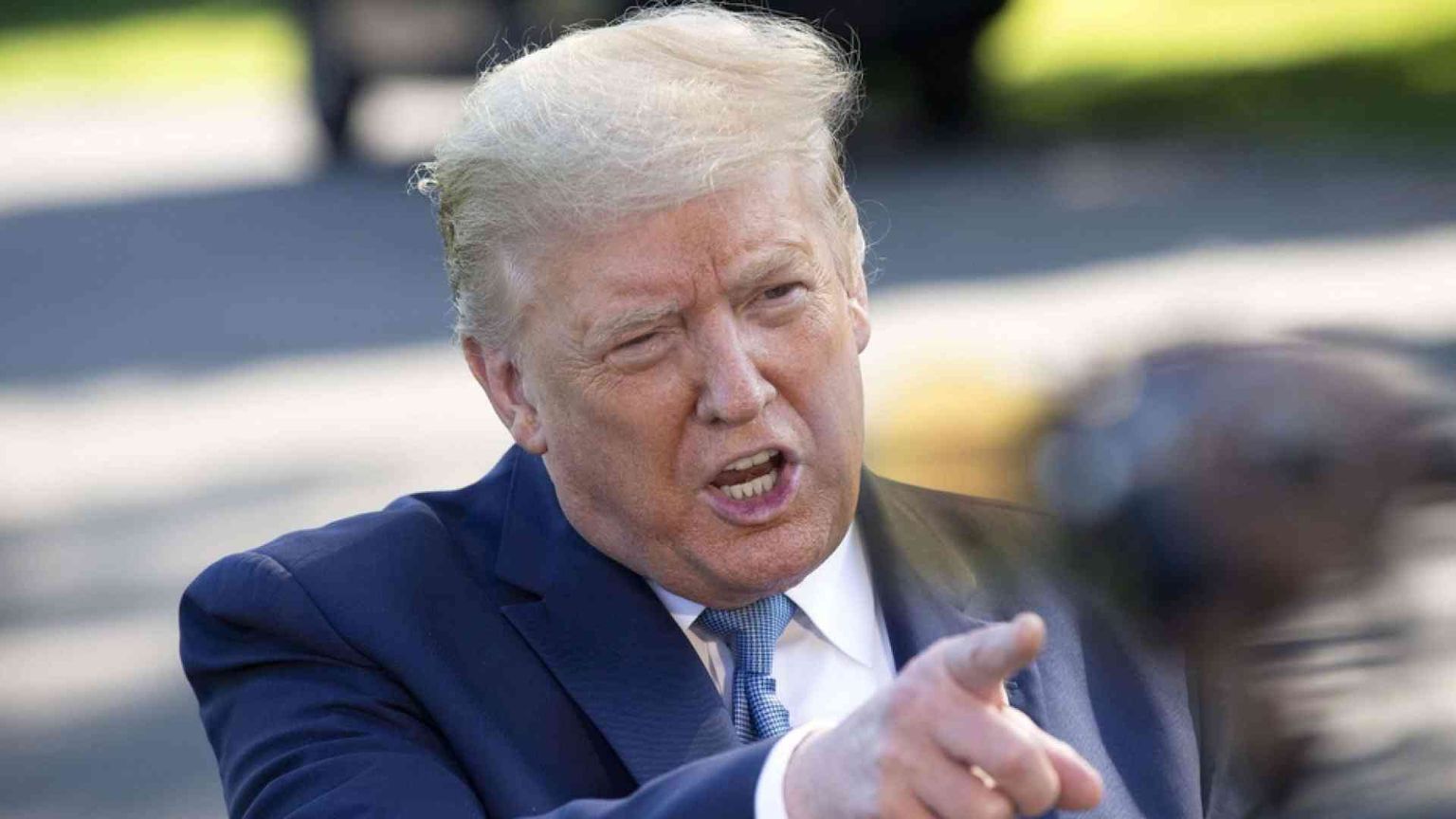 «Trump non taglia tutti i fondi all'Oms: pagherà come la Cina»
