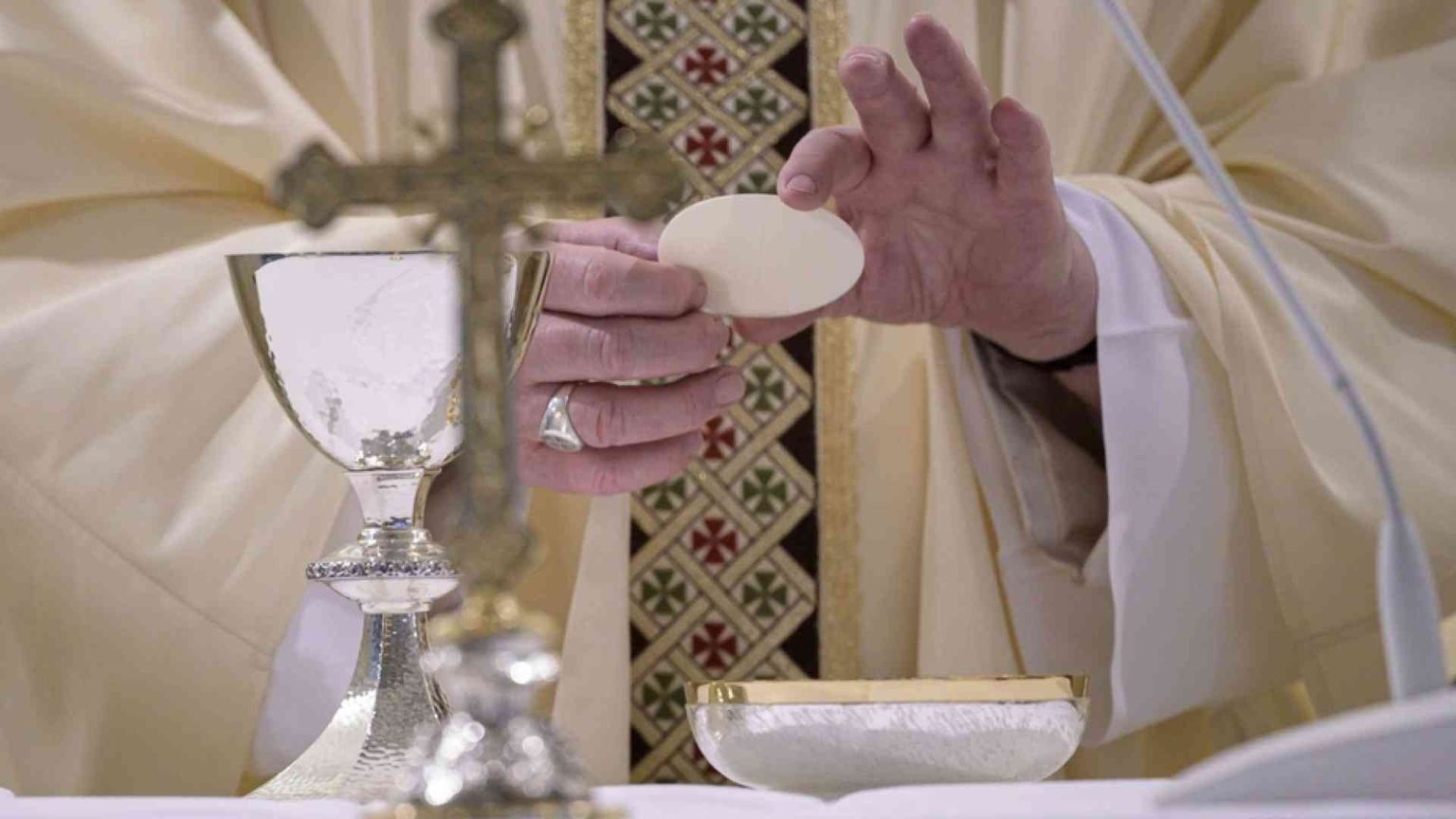 Le Messe del Papa e dei vescovi in diretta tv e social domenica 17 maggio