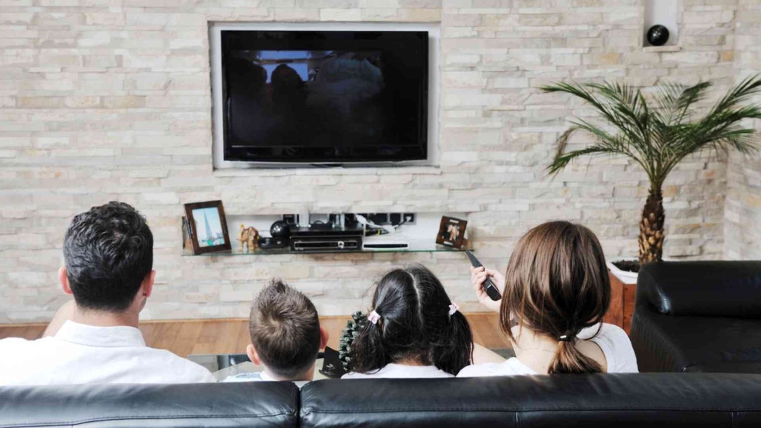 Assegno per i figli, c'è l'intesa politica. Tensione col Tesoro su 7 miliardi