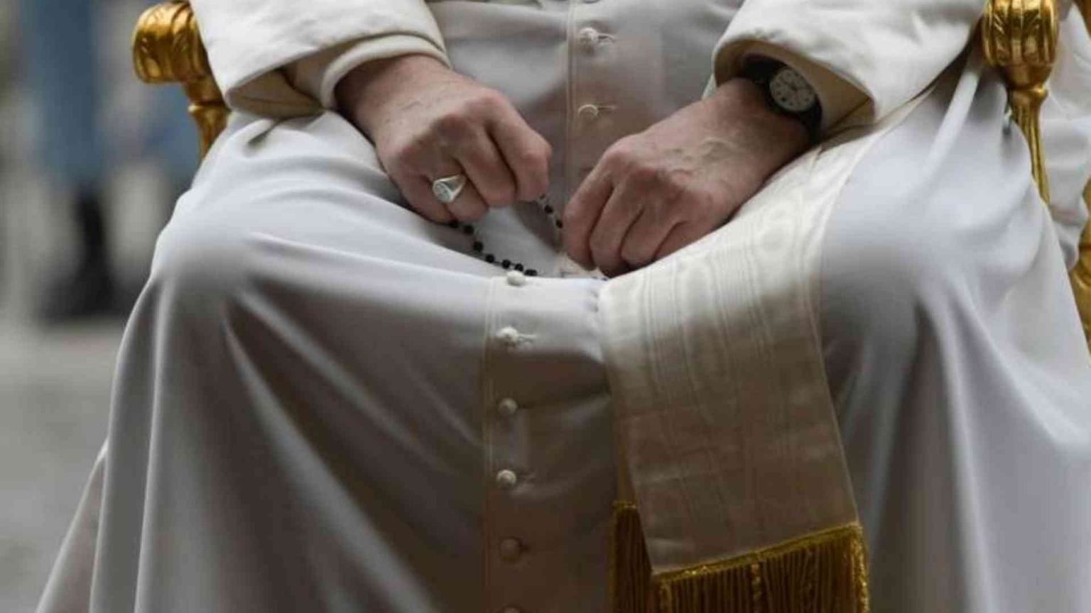 Papa: prega la Madonna, "liberaci da ogni pericolo"