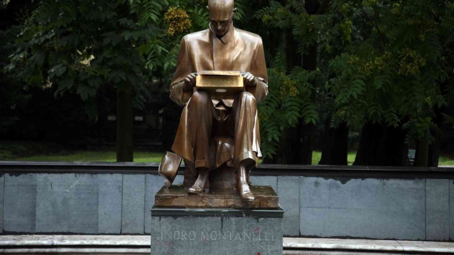 Sentinelli contro la statua a Montanelli. Ma c’è difesa bipartisan