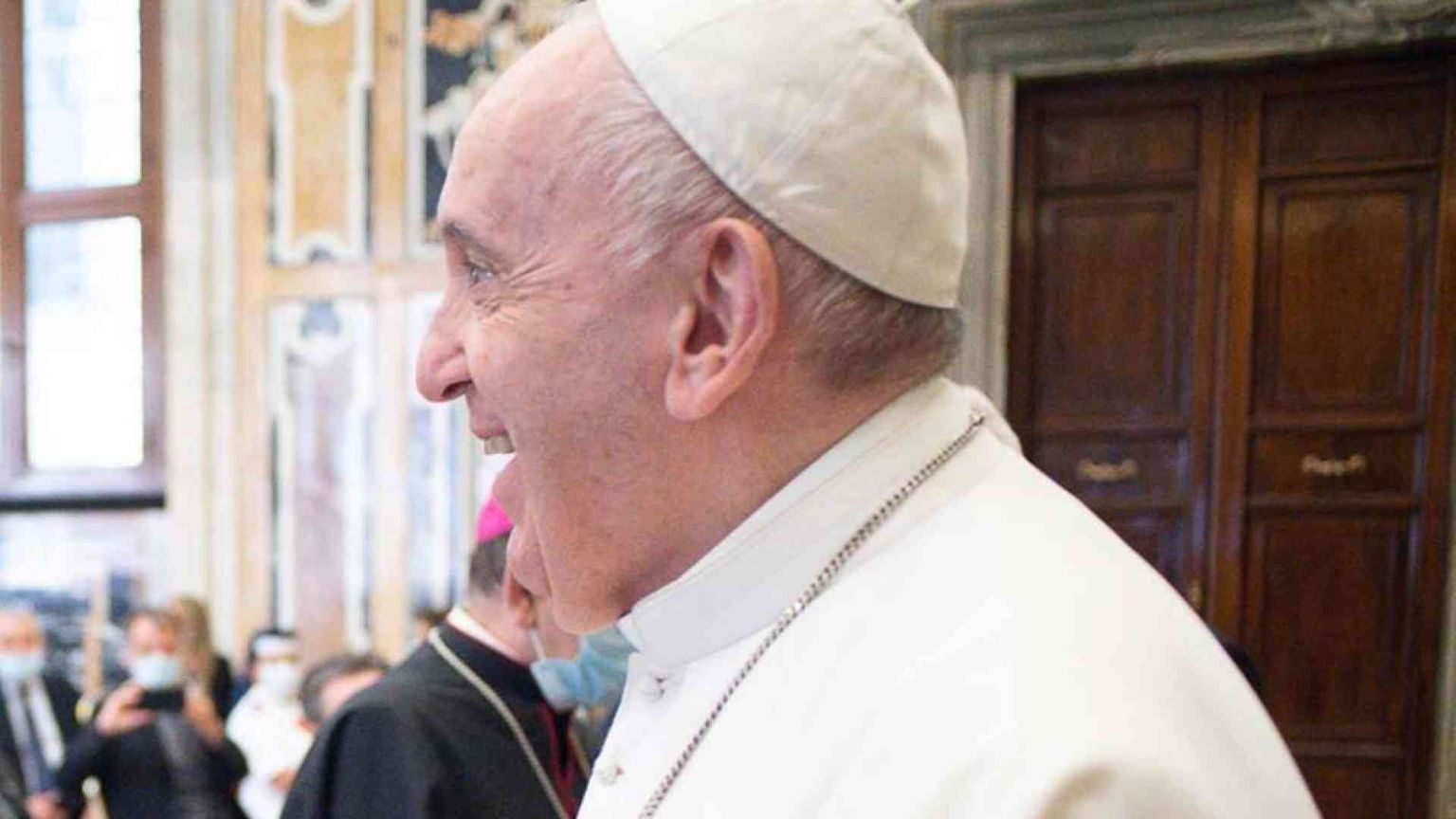 Covid, papa Francesco telefona all'ospedale di Pesaro: siete eroi