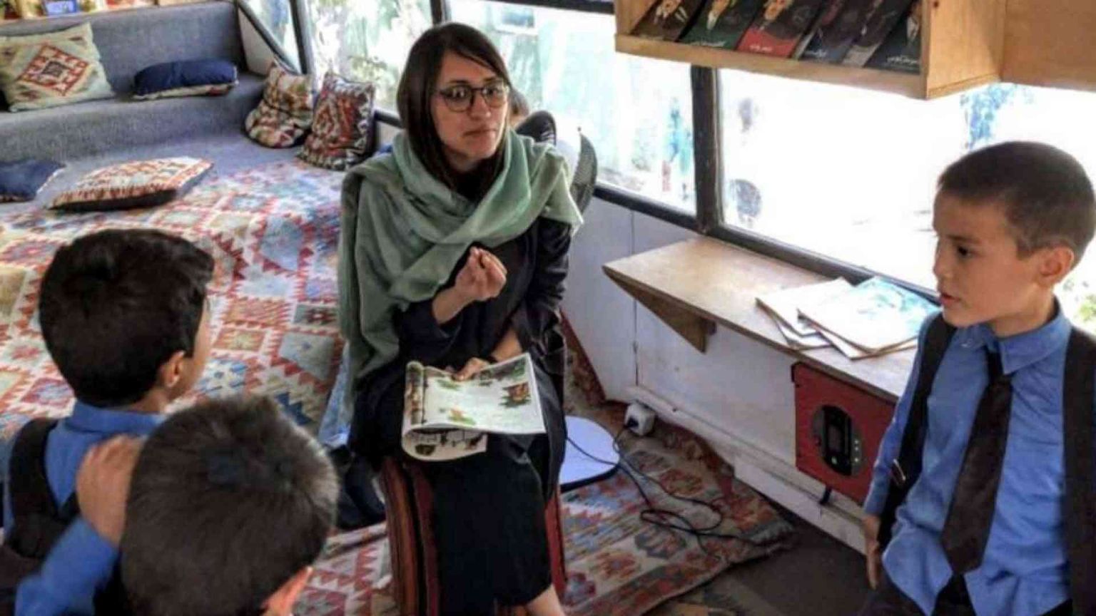 Biblioteche e cinema su bus. C'è speranza per i ragazzi di Kabul