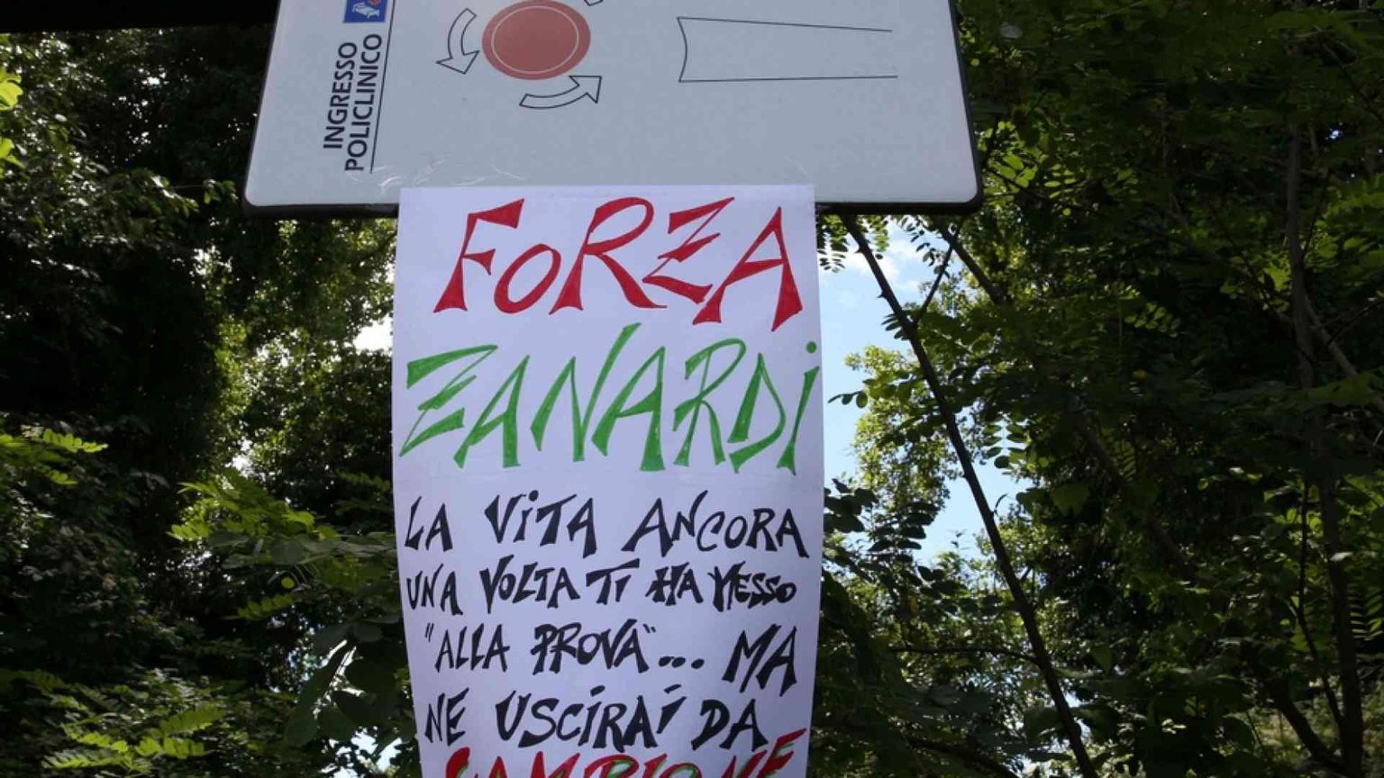 Quarta notte in ospedale per Zanardi. Risveglio rinviato alla settimana prossima