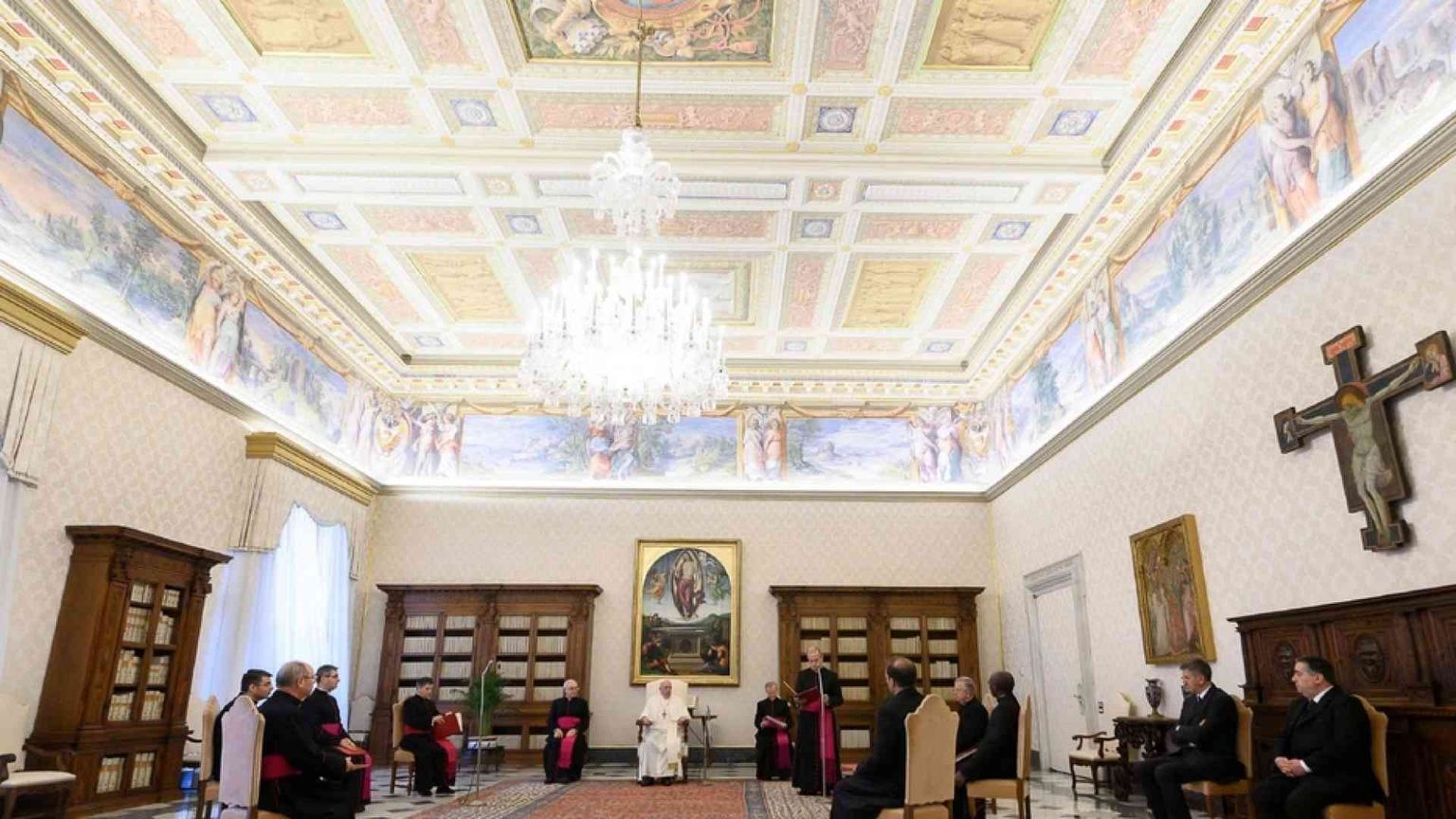 Il Papa: la preghiera nobilita, ci lascia nelle uniche mani sicure