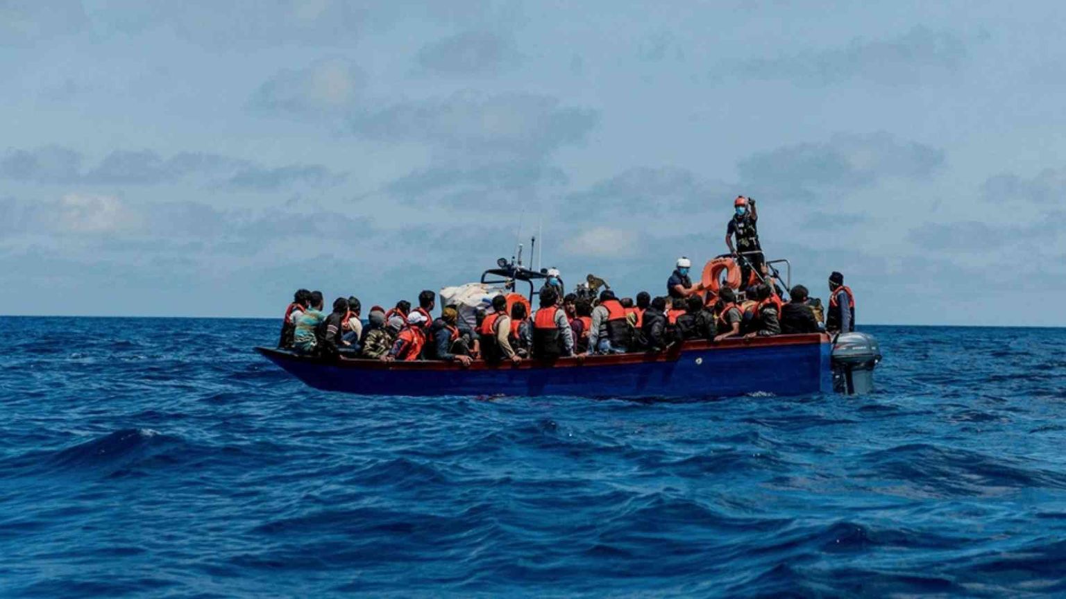 Naufragio nell'Egeo, 4 dispersi. Libia, 43 salvati dalla Mare Jonio