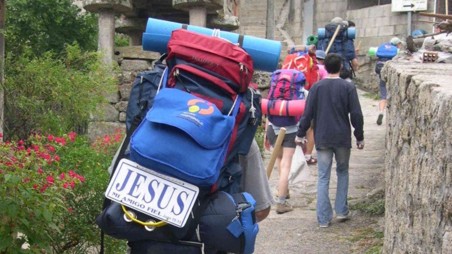 Riapre il Cammino di Santiago, ecco come cambia lo zaino del pellegrino