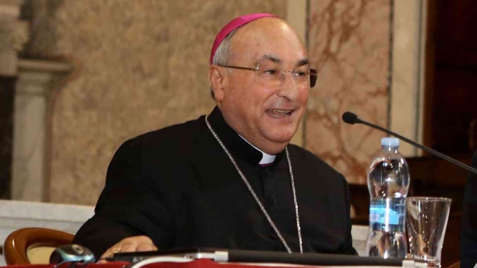 «L'usura? È come la camorra. Attenti alle nuove schiavitù»