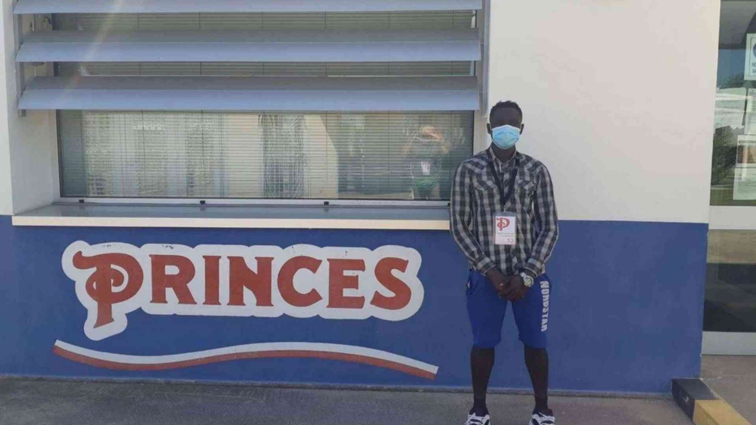 Preso a sassate, non ci vede più. «Ma Kemo non rimarrà solo»