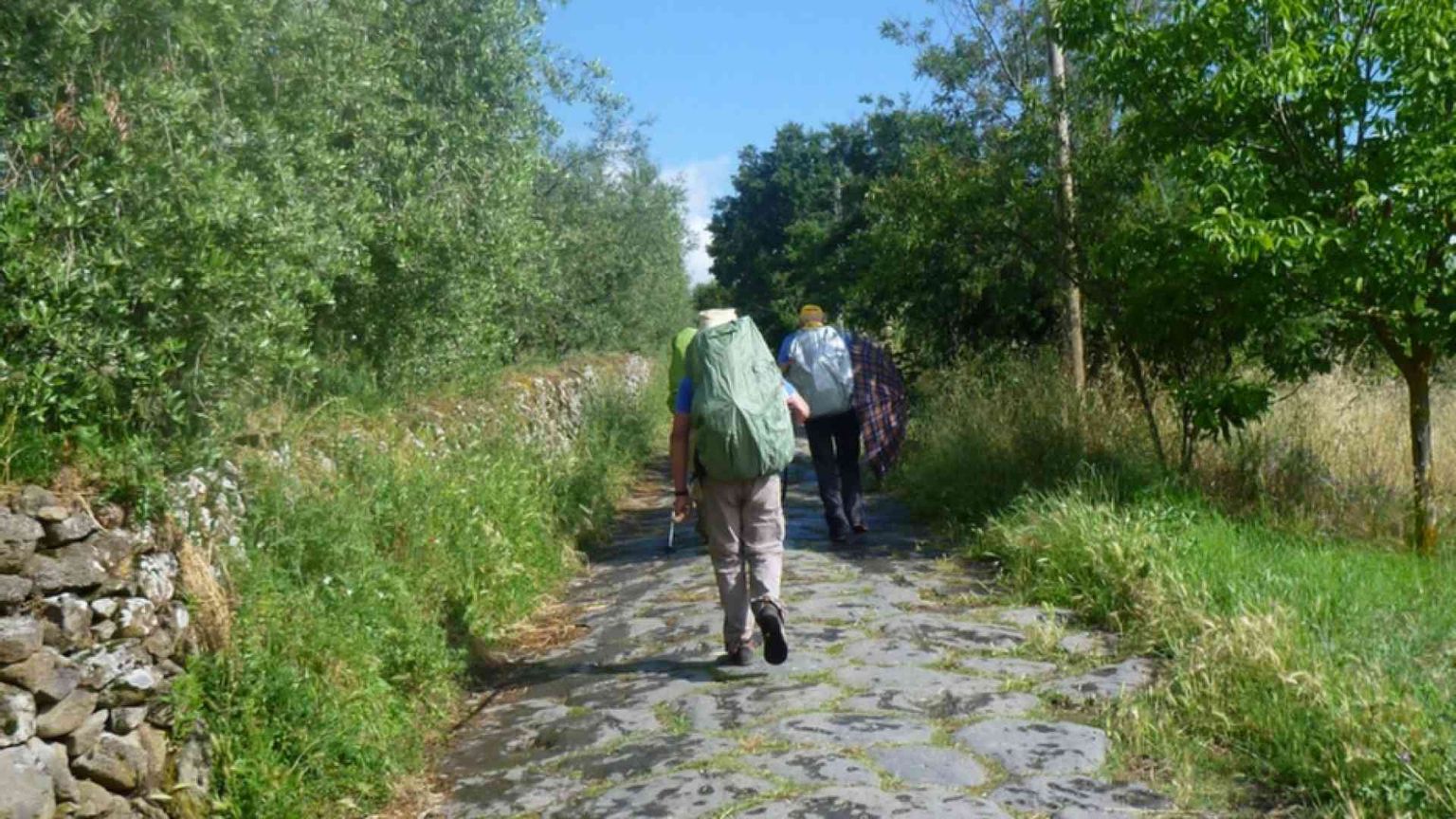 Benessere, lentezza, spiritualità: la vacanza di chi è in cammino