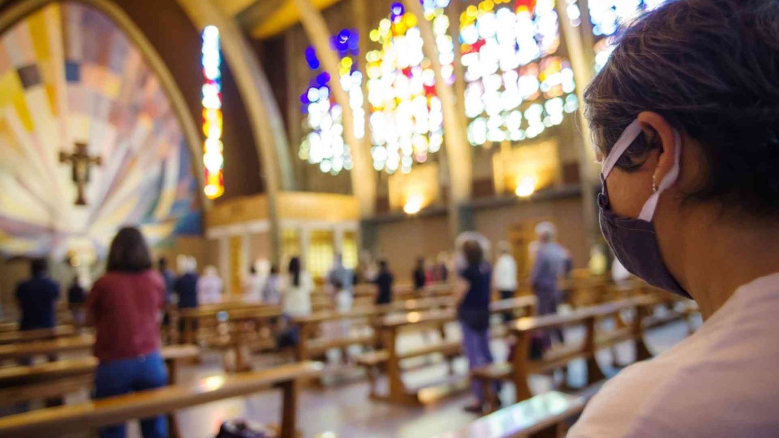 Messe al tempo del Covid: potrà cadere il limite dei 200 fedeli in chiesa