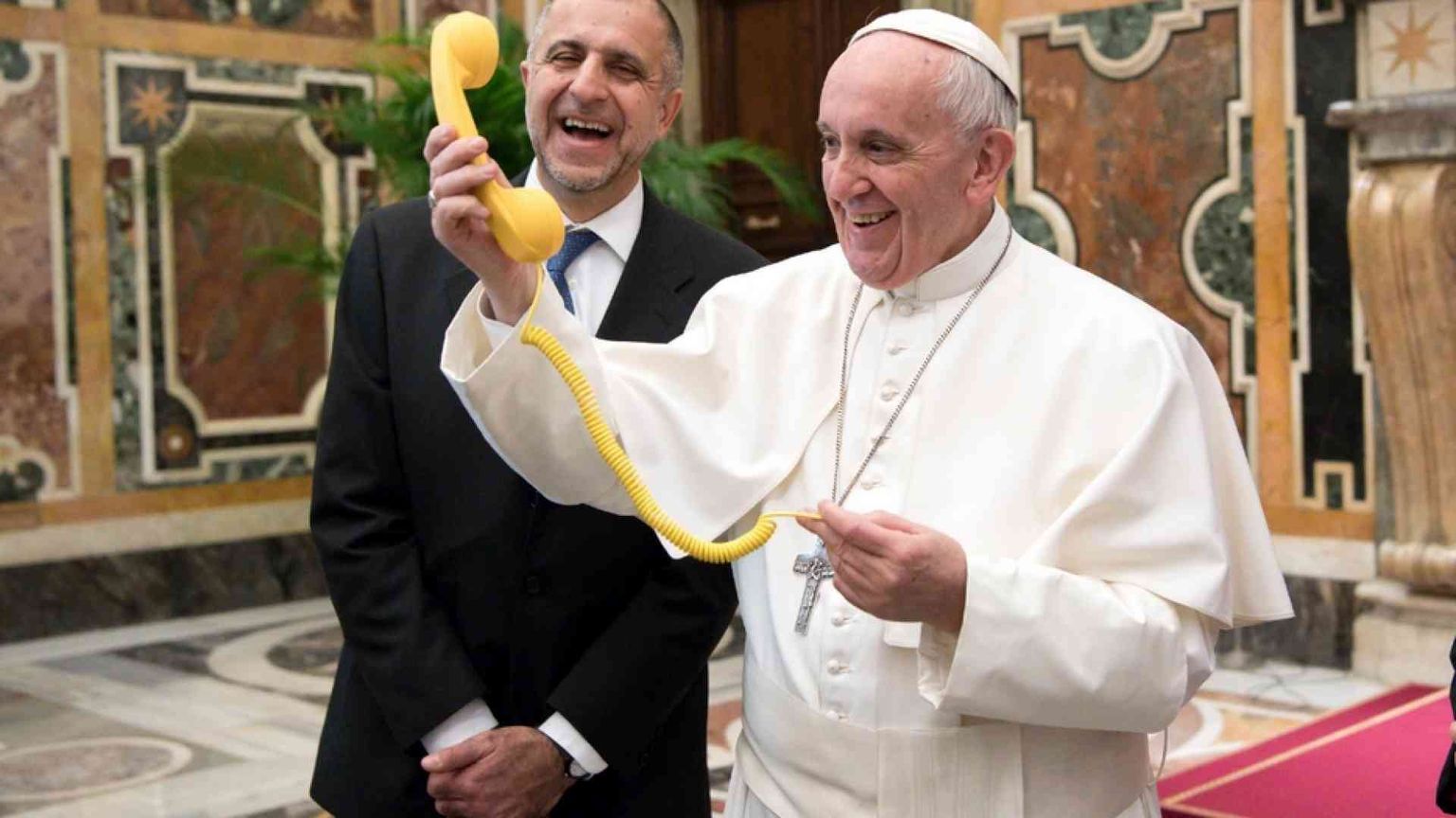 Il Papa chiama il direttore della Caritas di Bari: "Che sorpresa"