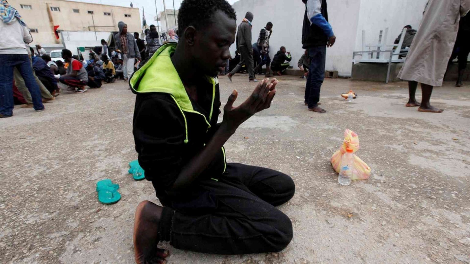 La Guardia costiera libica spara sui migranti in fuga, tre morti