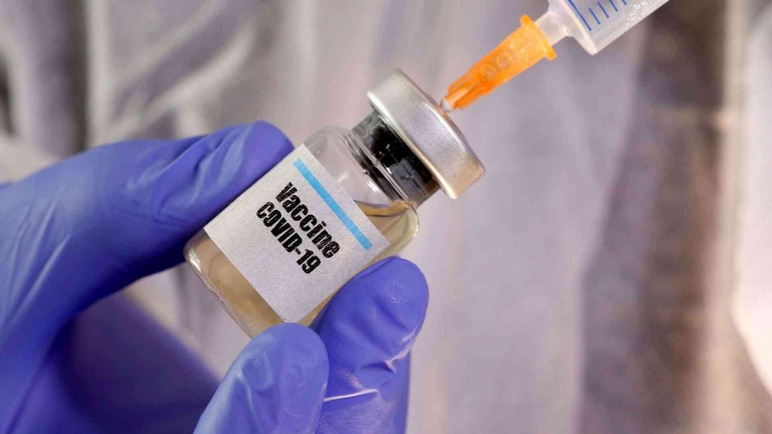 Vaccino, testare il virus su soggetti sani è il nodo etico