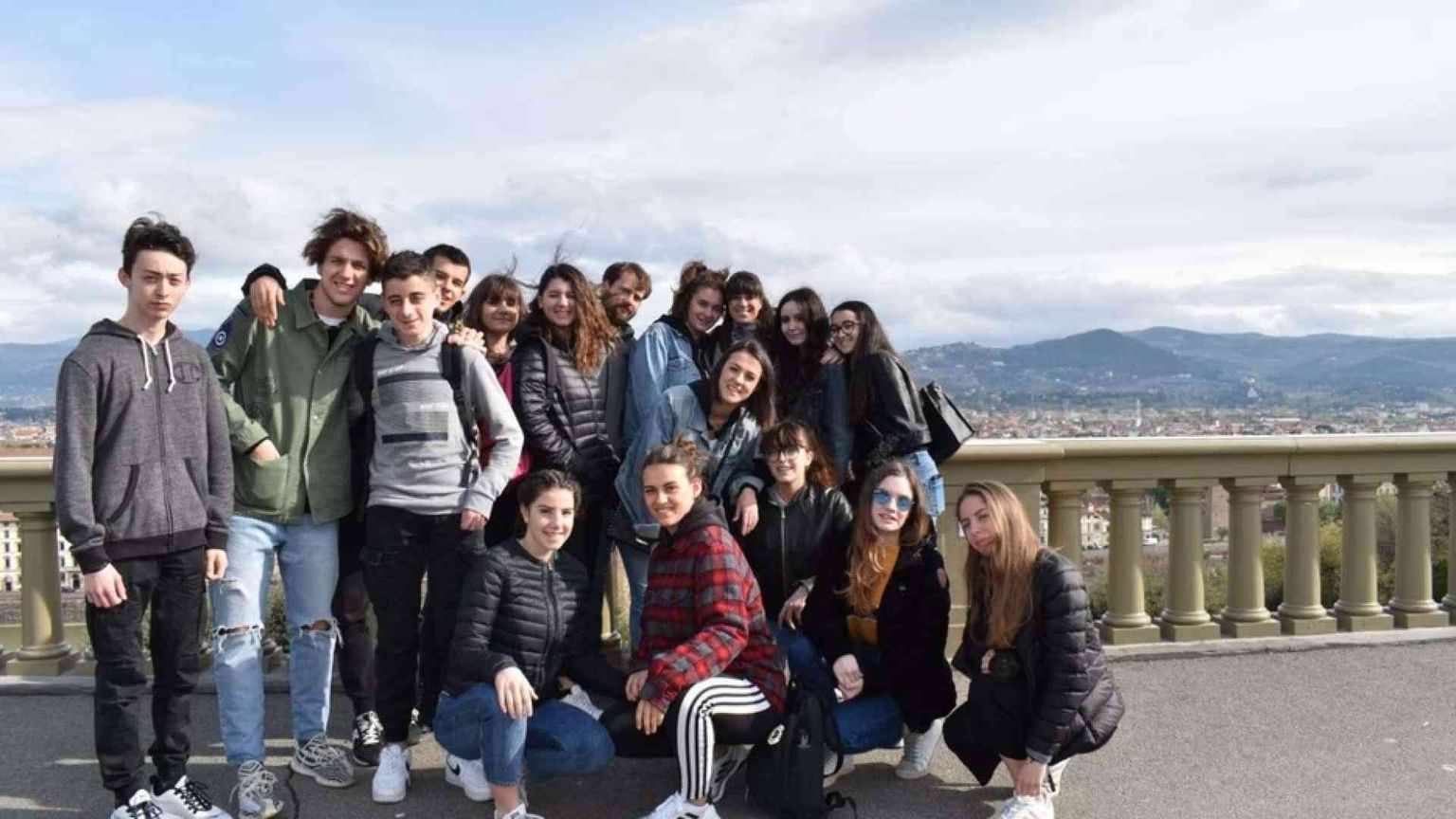 Il prof in bici, coi libri: «Mi riprendo i ragazzi»