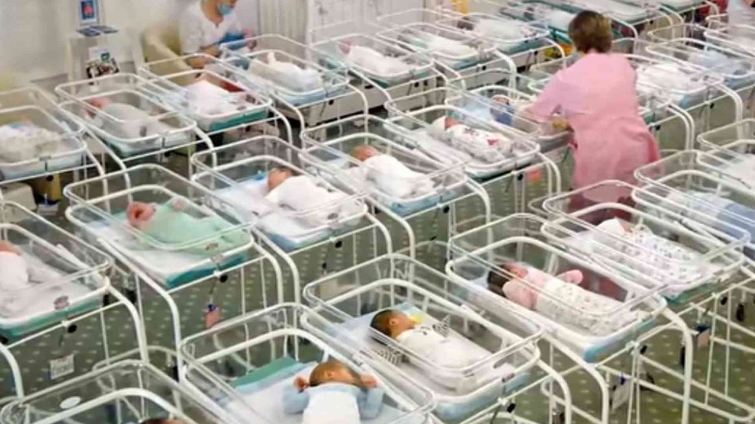 In Russia 1.000 figli dell'utero in affitto "parcheggiati" senza genitori