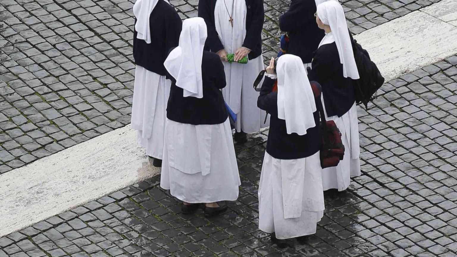 "Troppi casi di abusi di potere e coscienza in Istituti femminili"