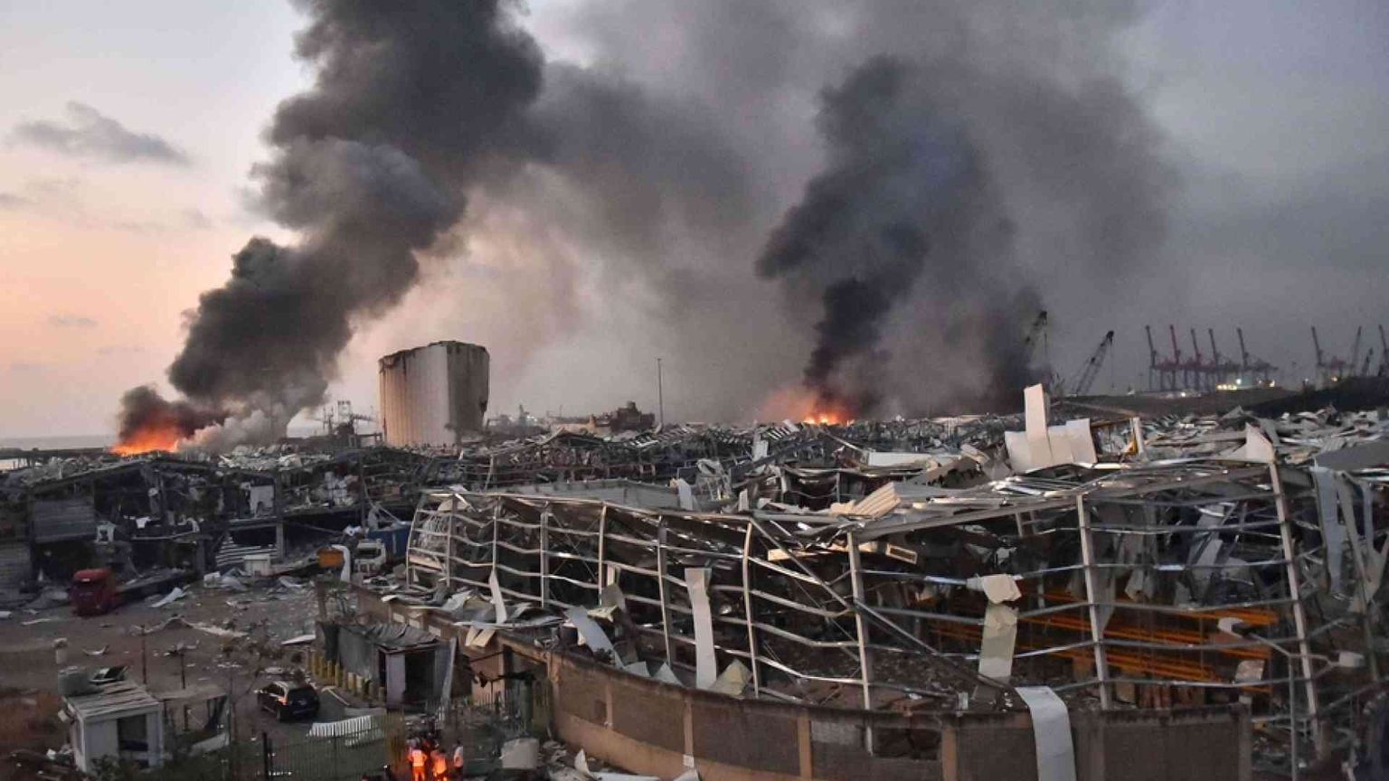 Esplosioni al porto di Beirut: i morti sono oltre cento, migliaia di feriti