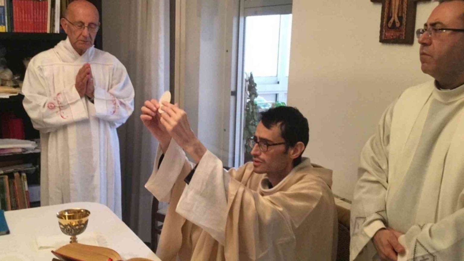 Sacerdoti e malati, 12 storie di «apostoli della sofferenza»