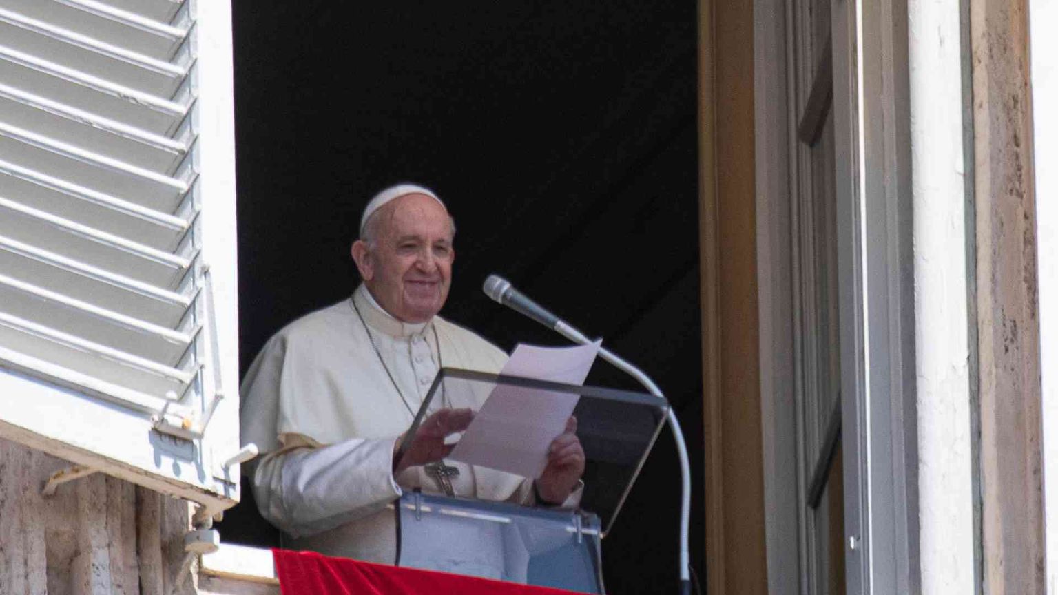 Il Papa prega per Libano e Bielorussia