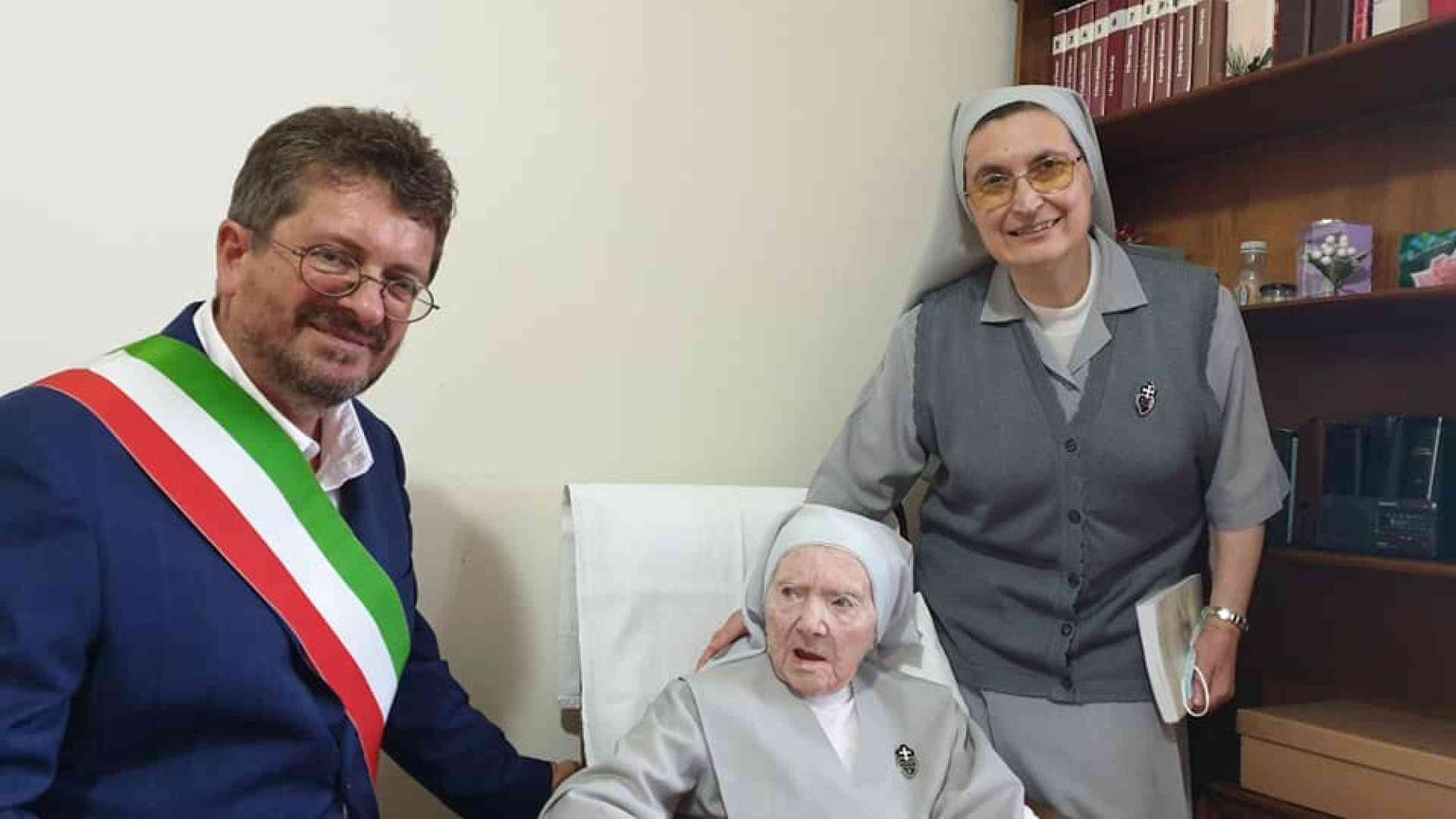 Suor Costanza, 102 anni, guarisce dal Covid