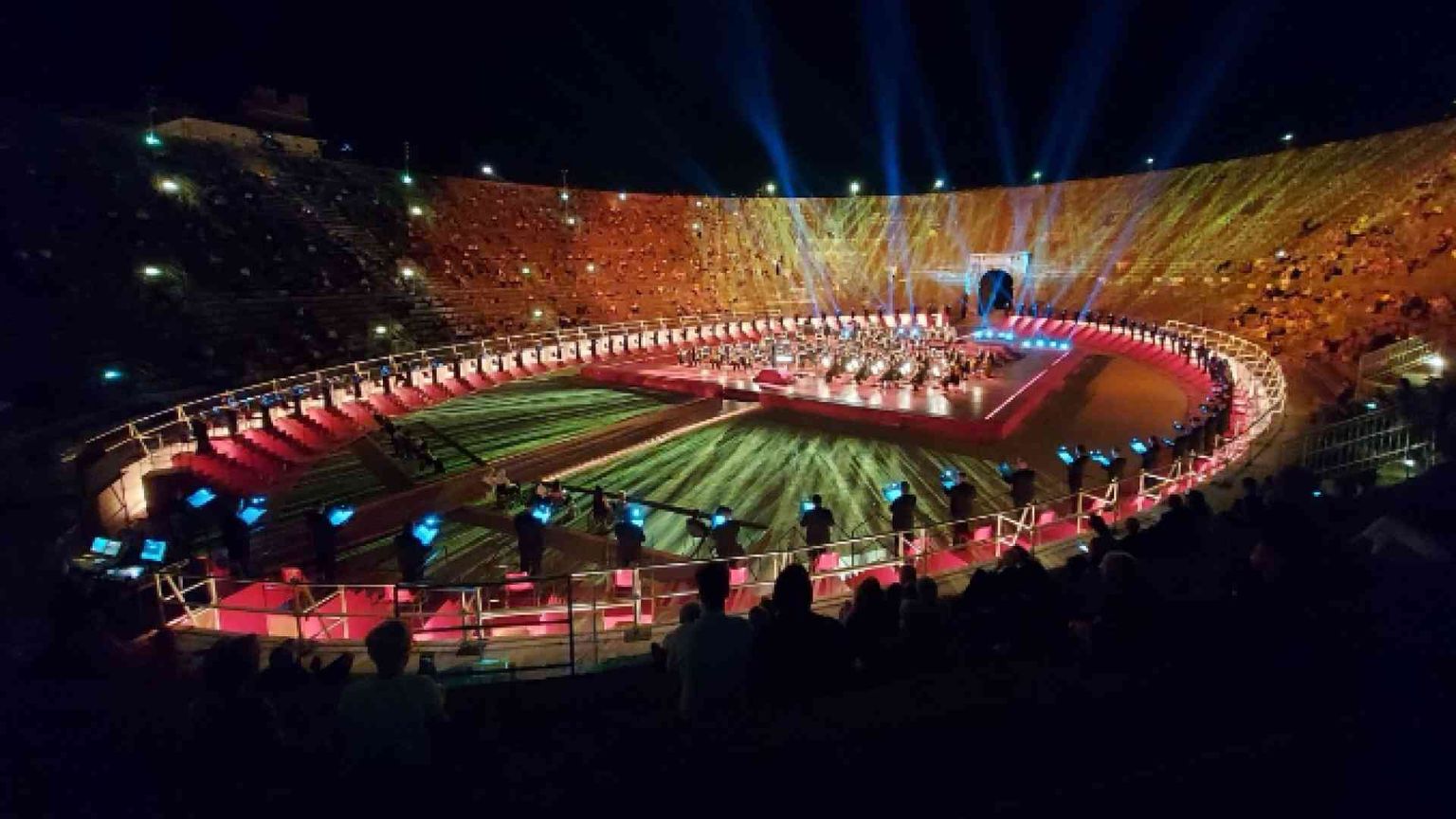 L’Arena anti-Covid incanta il pubblico. Con Puccini e le cannonate