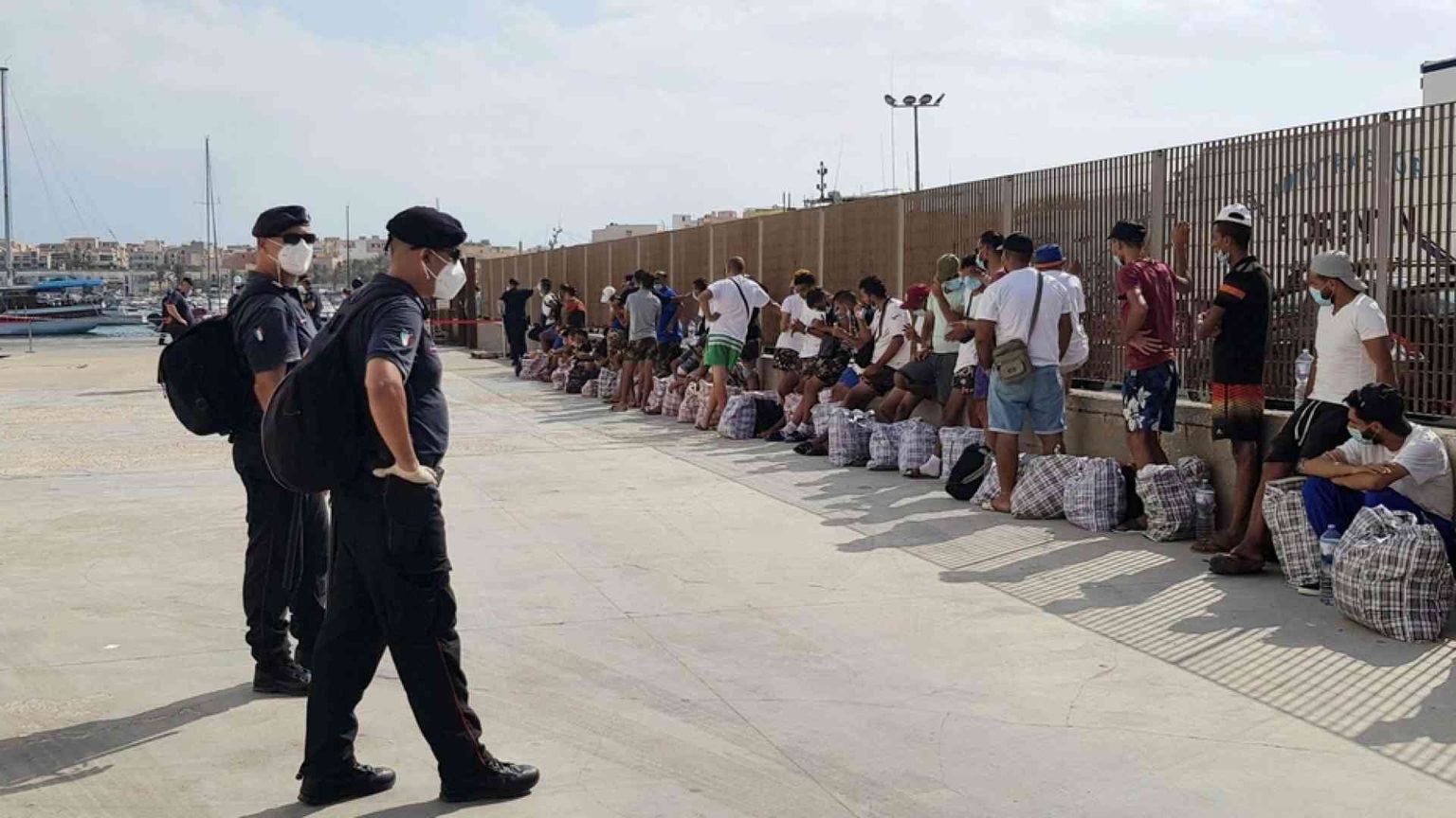 Musumeci, "Iniziata chiusura dei centri". Il vescovo di Noto: "Irrazionale"