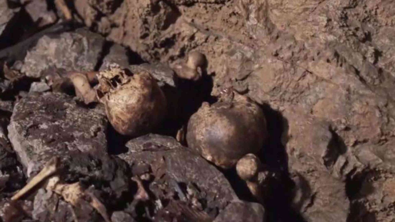 Agghiacciante scoperta in Slovenia: in una foiba i resti di 250 persone