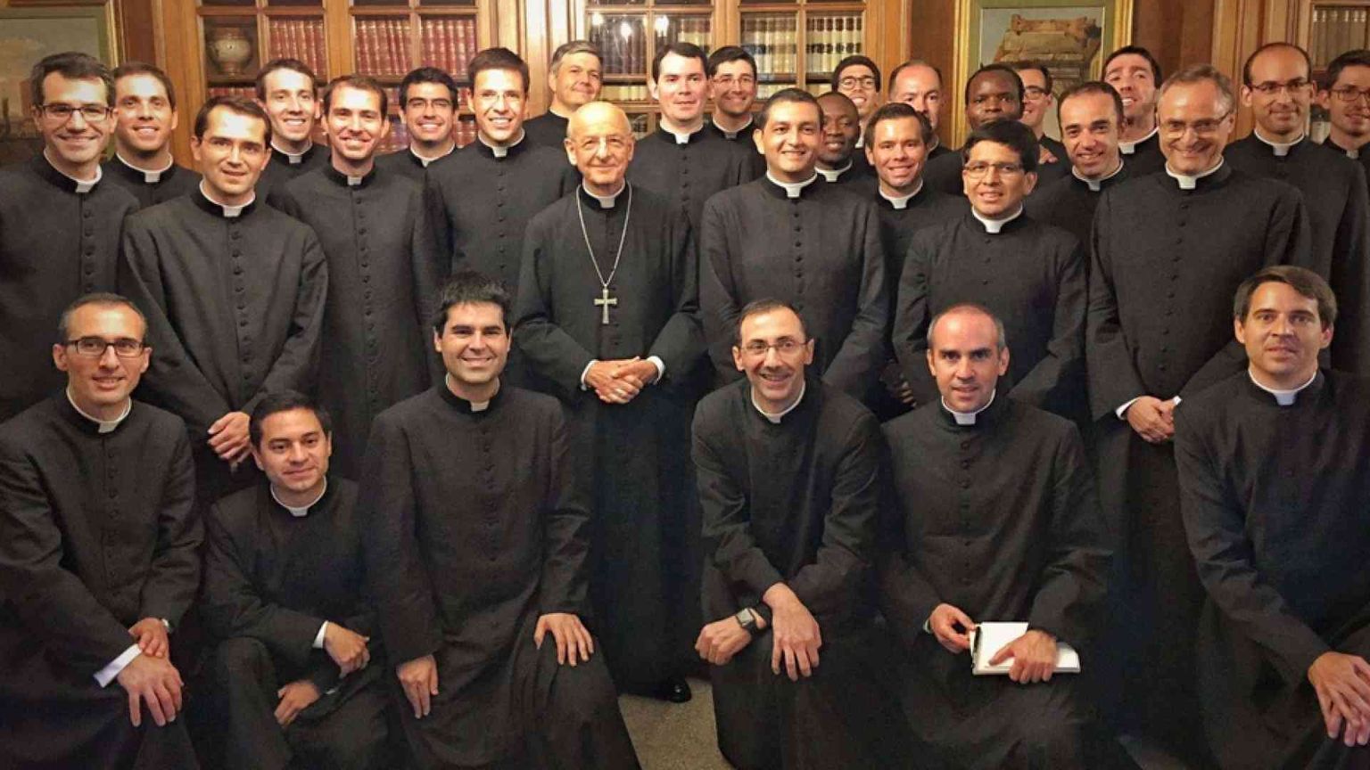 Il cardinale Parolin ordina 29 sacerdoti dell'Opus Dei