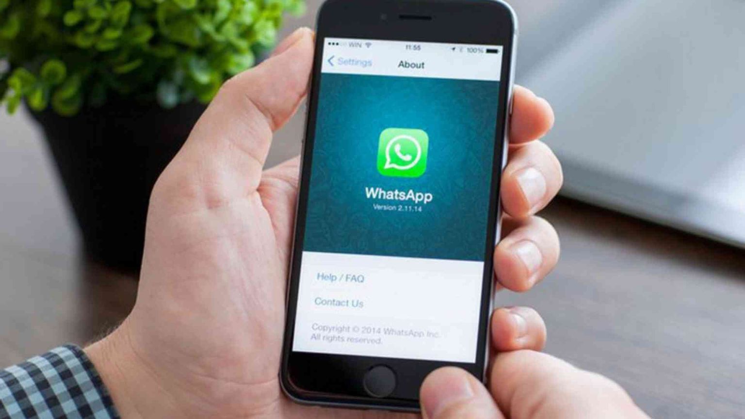 La Cassazione: «Inviare foto hard a un minore è violenza sessuale»