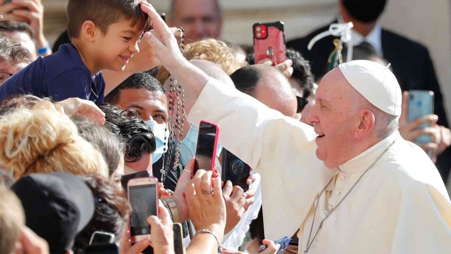 Il Papa: risposta sociale alla pandemia è la politica del bene comune