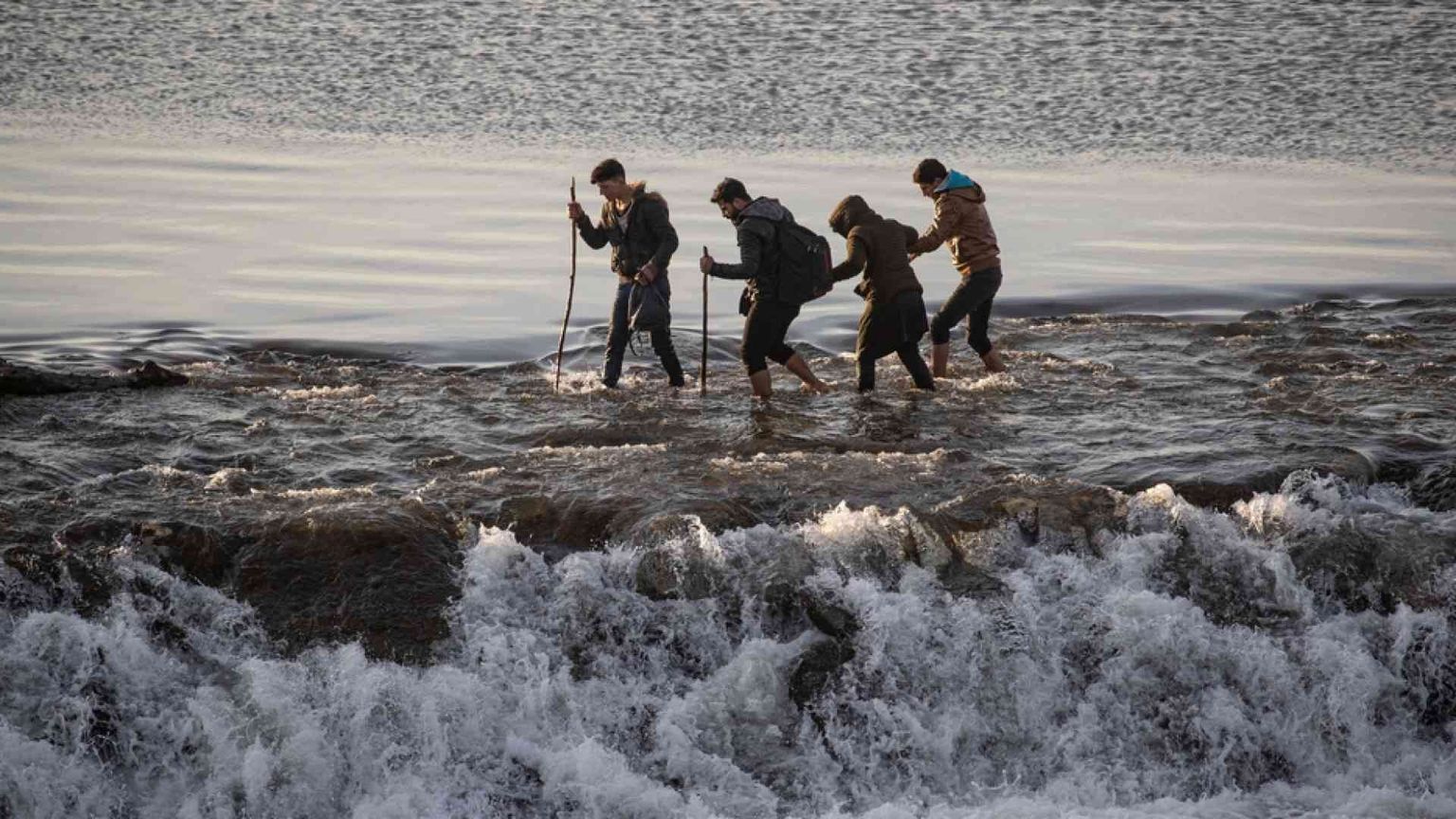 Oltre il confine, varcando la terra dove non si torna