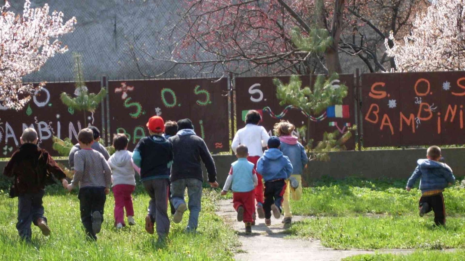 Duemila famiglie pronte ad accogliere. La campagna del Forum