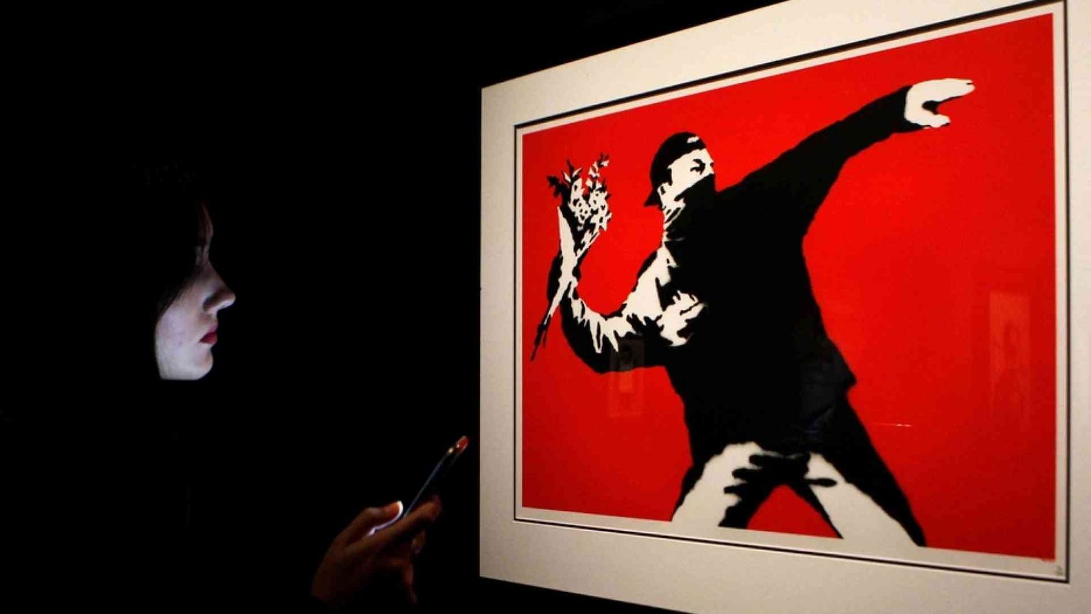 Banksy perde il copyright sul celebre "Flower Thrower"