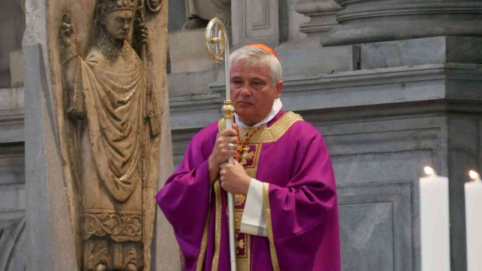 L'Elemosiniere del Papa dona rosari. Uno è per l'assassino