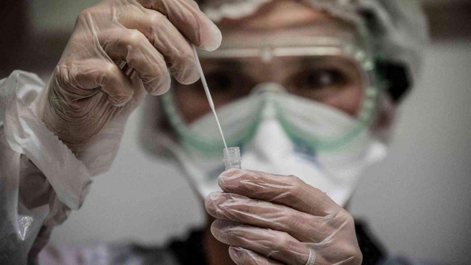 Gli asintomatici? Contagiano così (ed ecco perché servono le mascherine)