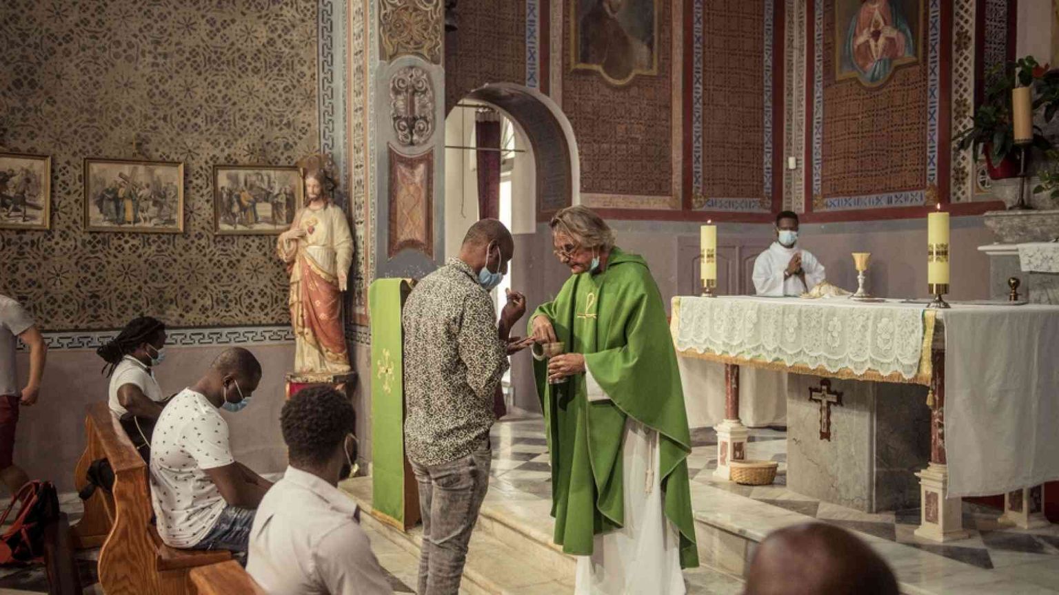 «L'incontro coi profughi a Lesbo ci ha cambiati come cristiani»