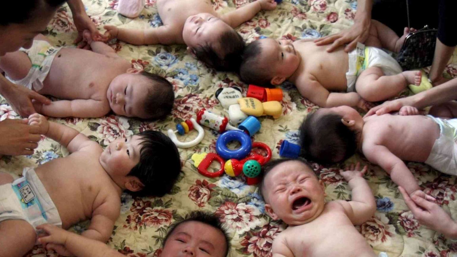 La Cina reclama i bebè «surrogati» rimasti all'estero per la pandemia