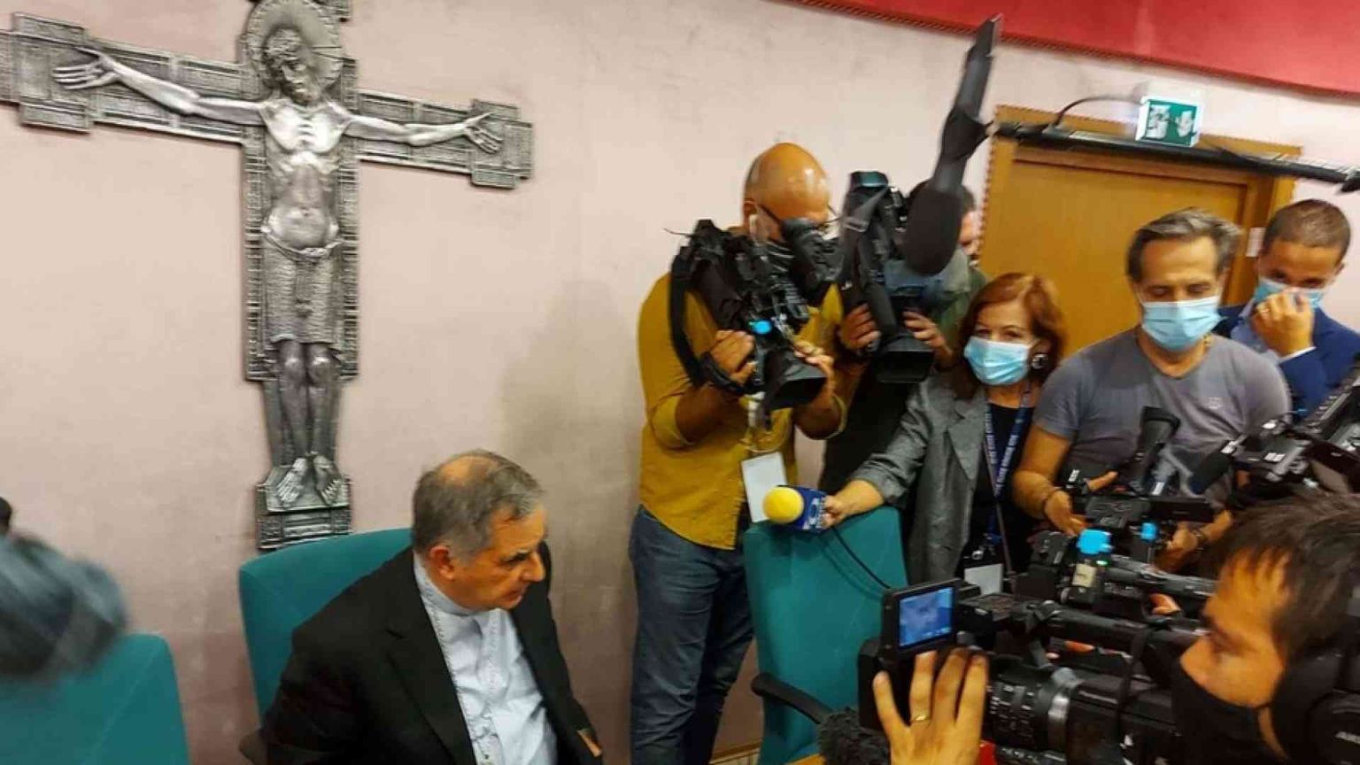 Becciu, tutte le accuse e la sua difesa
