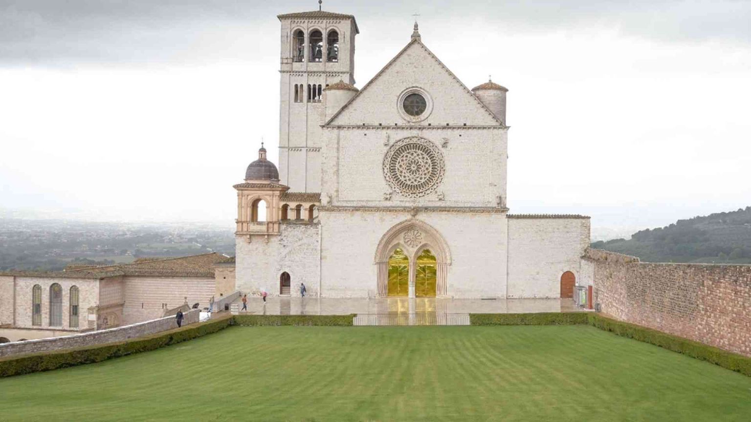«Eldorato»: coperte termiche sulla Basilica Superiore di San Francesco