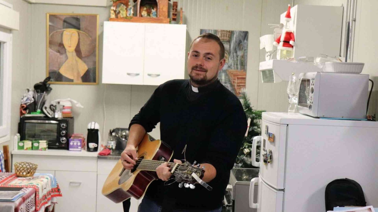 Don Davide Tononi, il parroco che canta per Norcia: ricostruiamo la comunità