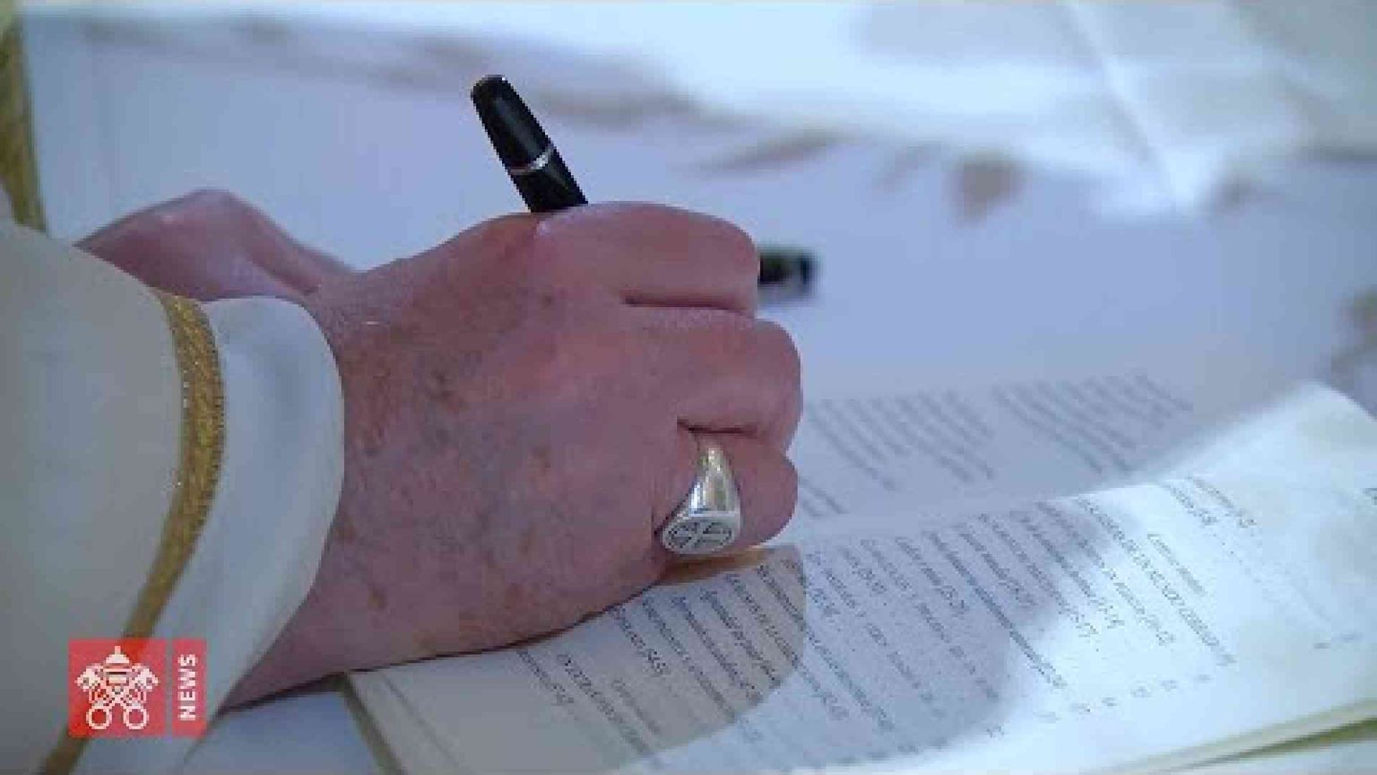 Il Papa ad Assisi ha firmato l'enciclica "Fratelli tutti"