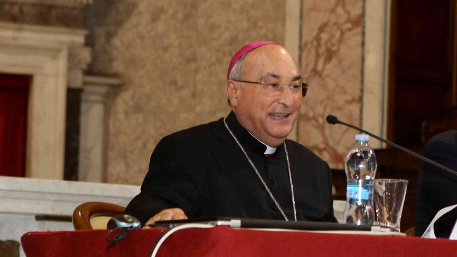 Covid19, morto il vescovo di Caserta D'Alise. Oggi i funerali