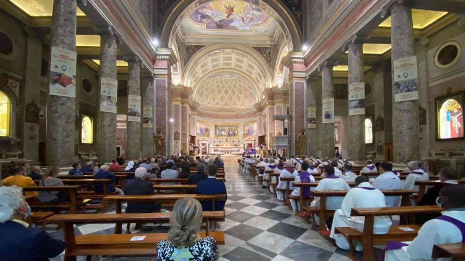 L'addio a monsignor D'Alise. Bassetti: ci ha lasciato il senso di una vita