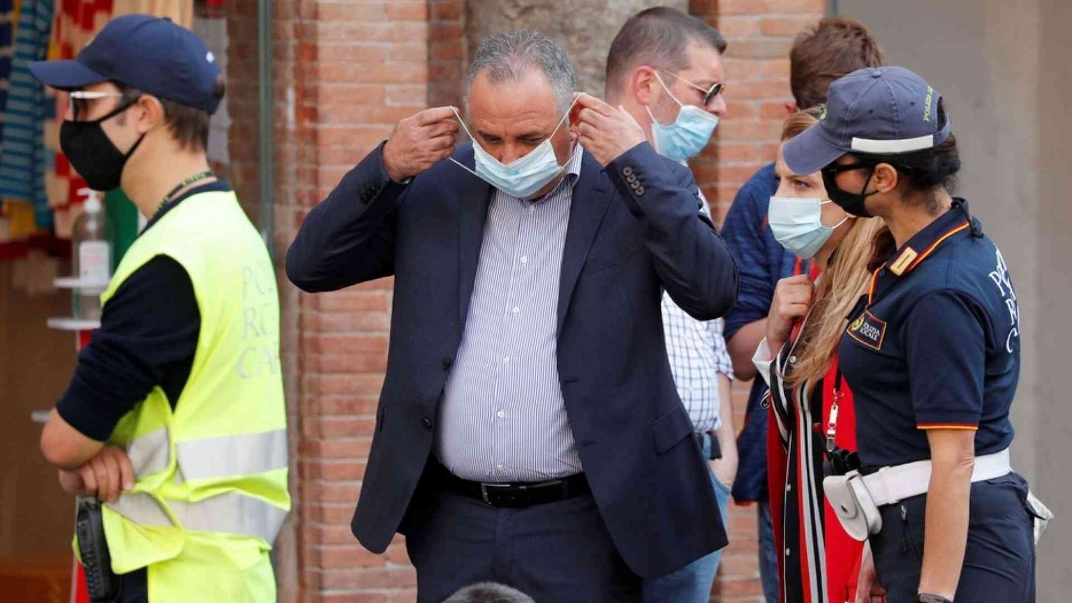 Aumentano i contagi e i tamponi, diminuiscono le terapie intensive